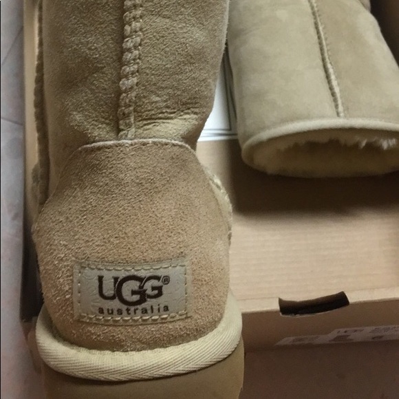 NWOT Size 6 Ugg Boots - Picture 2 of 4